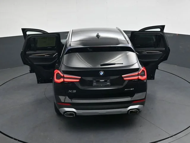 Used 2022 Black BMW xDrive30i image 39