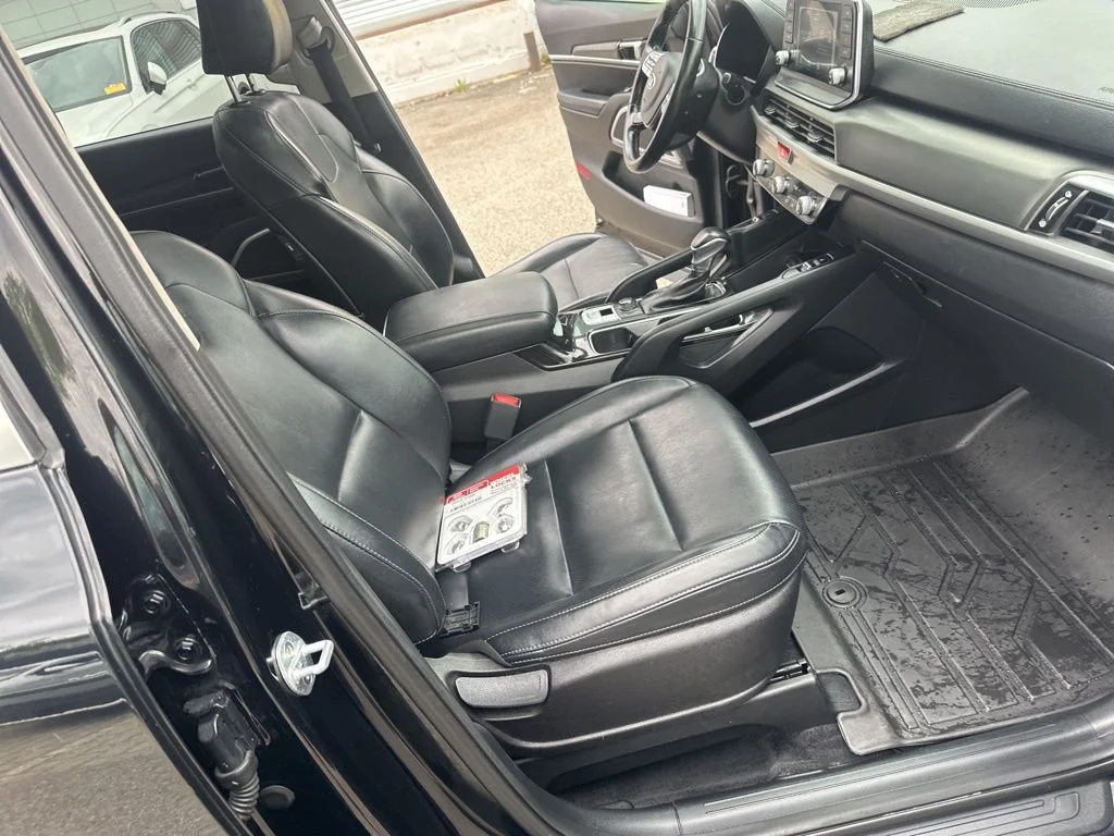Used 2020 Black Kia S image 32
