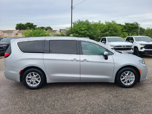 Used 2023 Silver Chrysler Touring L image 6