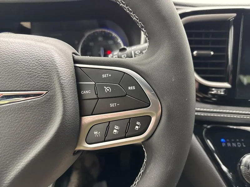 2026 Chrysler Pacifica Select - Photo 30
