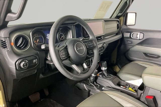 Used 2025 Green Jeep Mojave image 16