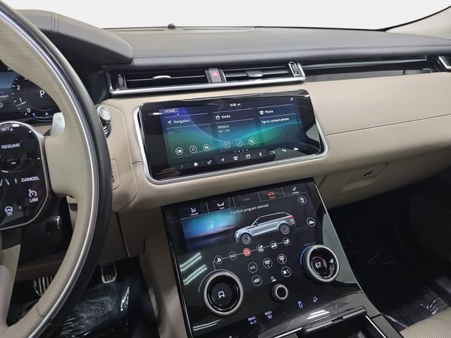 Used 2018 Fuji White Land Rover SE R-Dynamic image 20