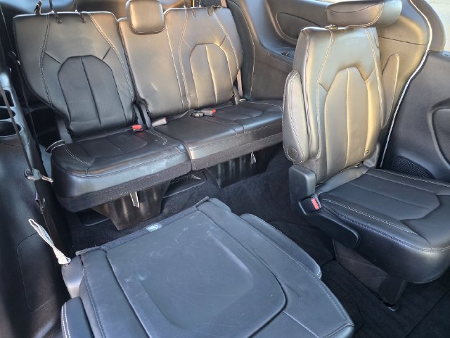 Certified Used 2025 Bright White Clearcoat Chrysler Select image 30