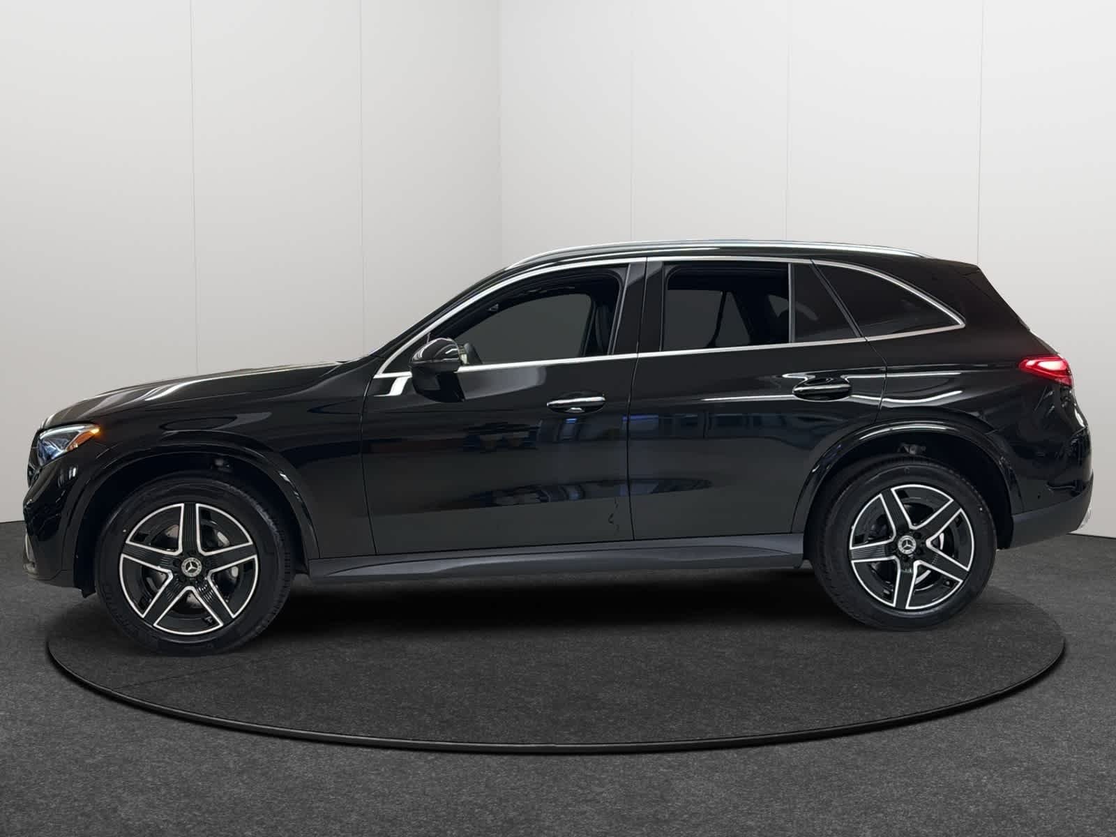 New 2026 Black Mercedes-Benz GLC 300 image 3