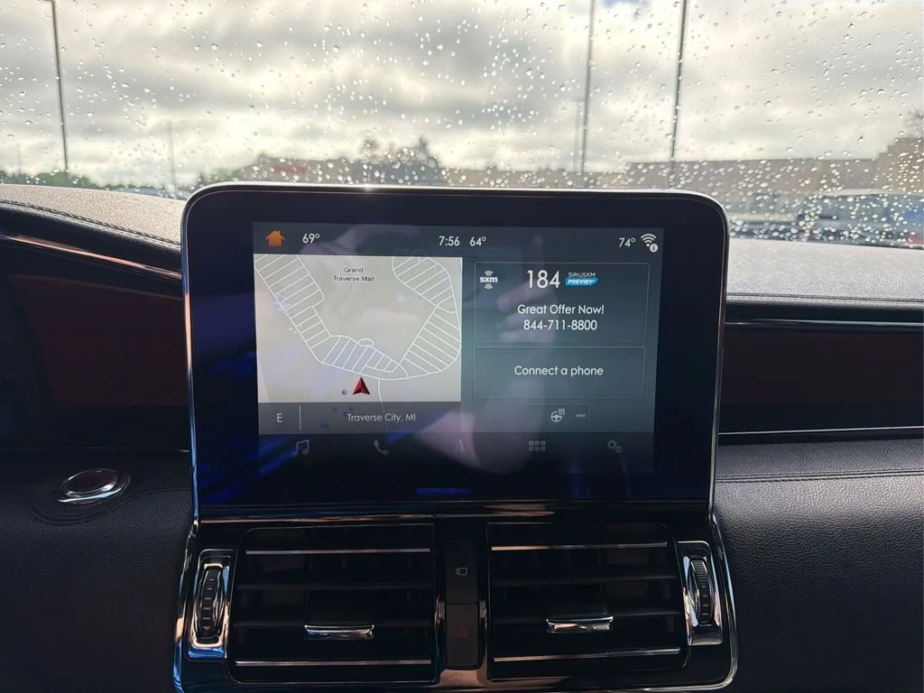 Used 2019 Black Metallic Lincoln Reserve image 11