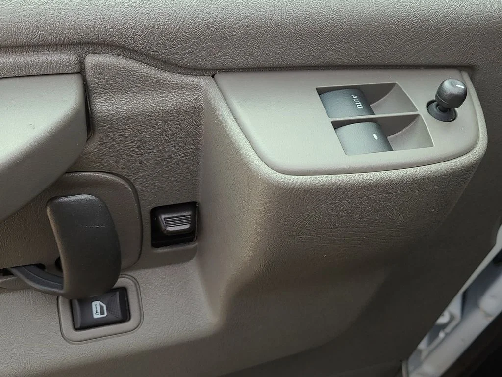 Used 2024 White Chevrolet LT image 18