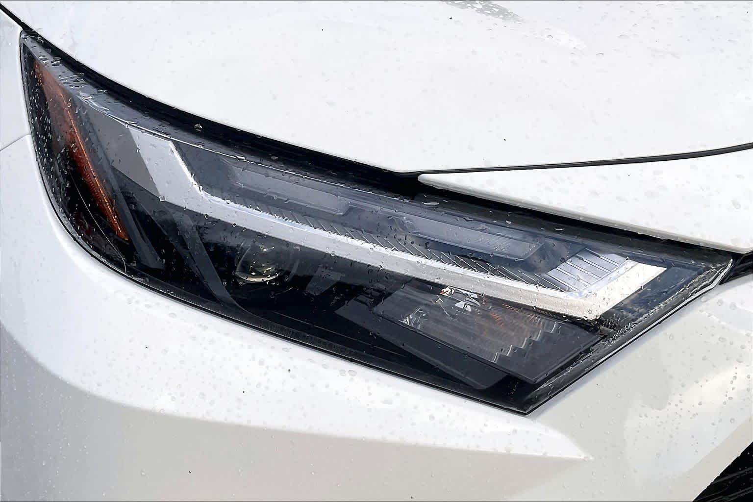 Used 2025 Ice Cap Toyota Hybrid LE image 27