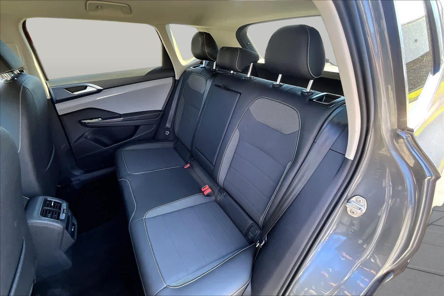 Used 2024 Platinum Gray Metallic Volkswagen SE image 21