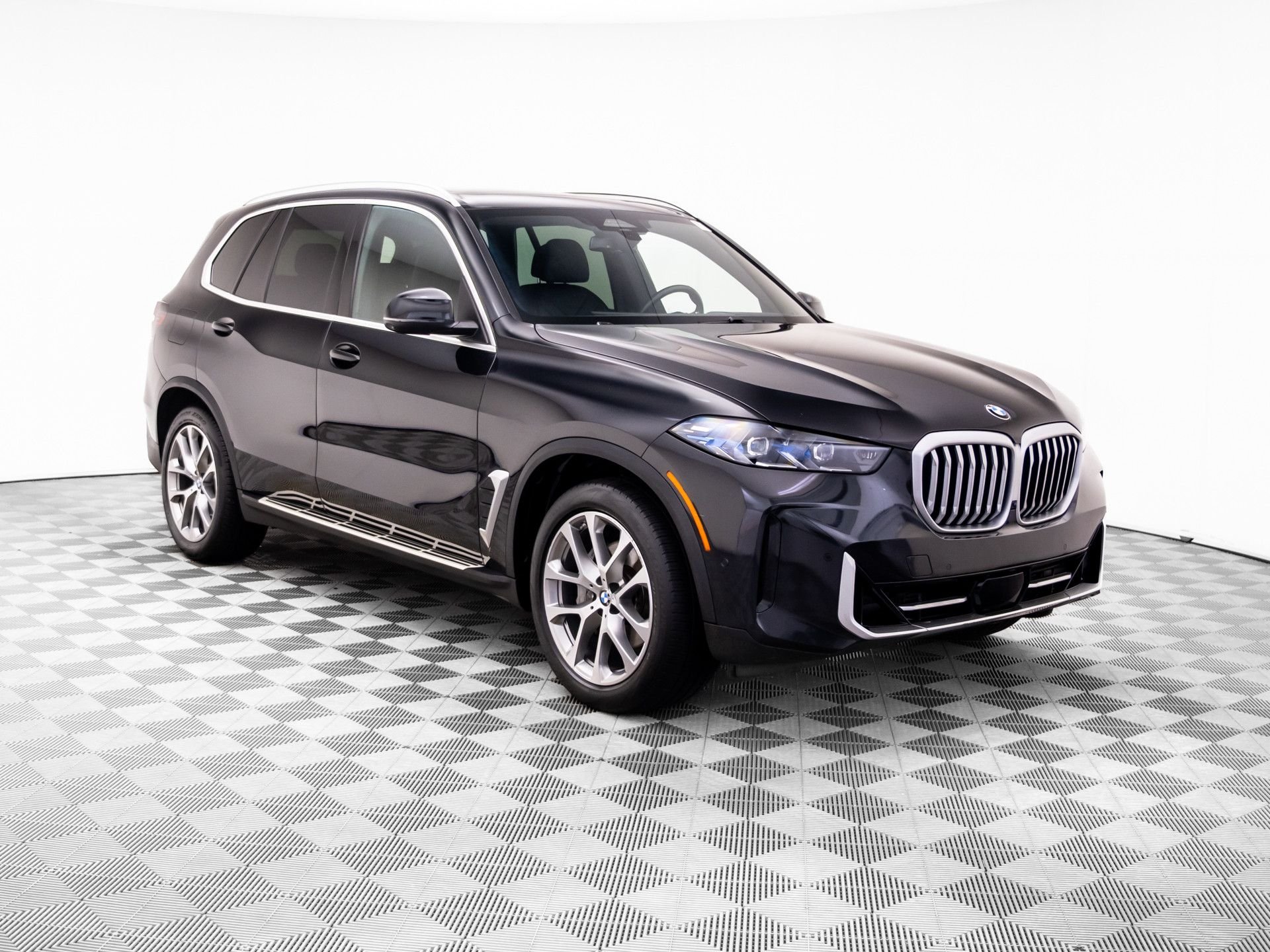 Used 2024 Black BMW xDrive40i image 8