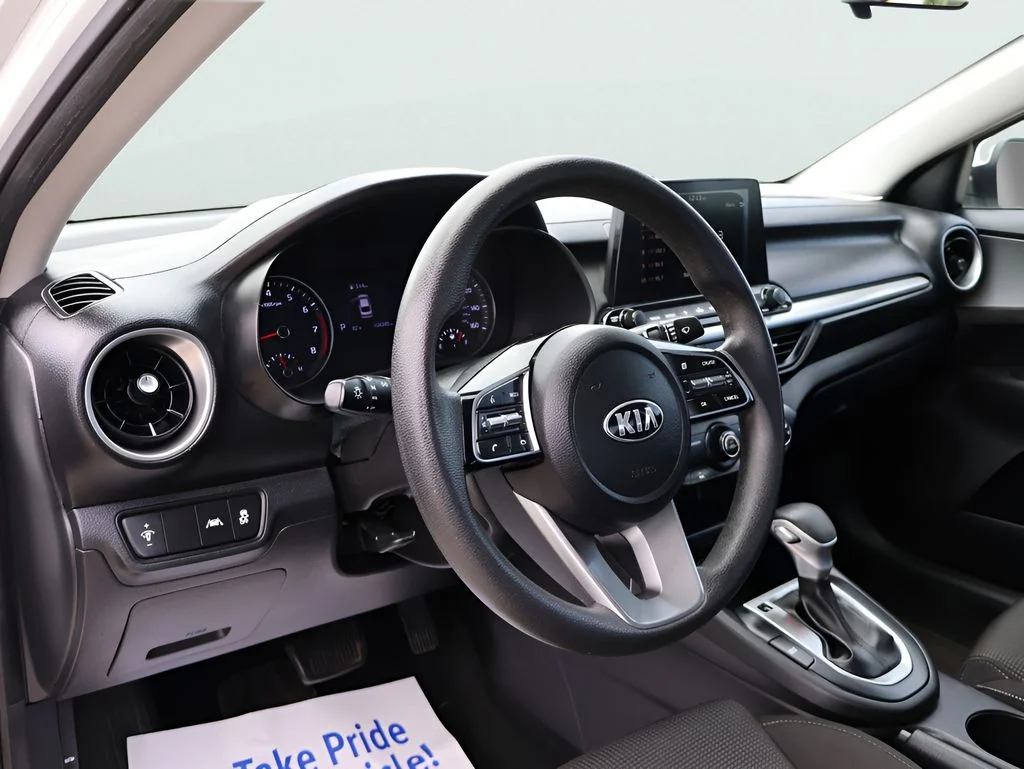 Used 2021 White Kia LXS image 17