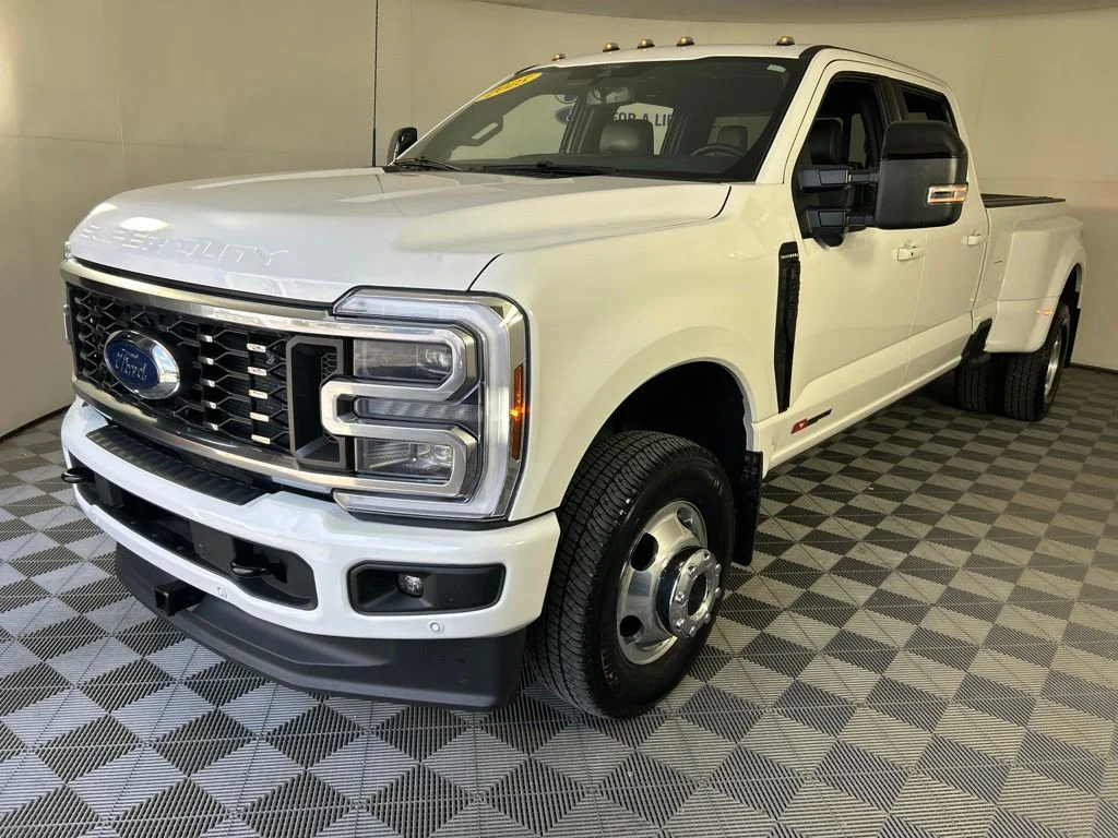 Used 2025 White Ford Platinum image 1
