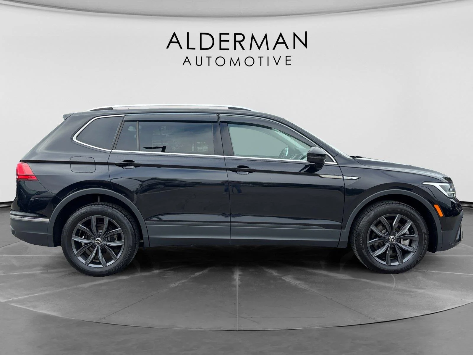 2023 Volkswagen Tiguan SE - Photo 6