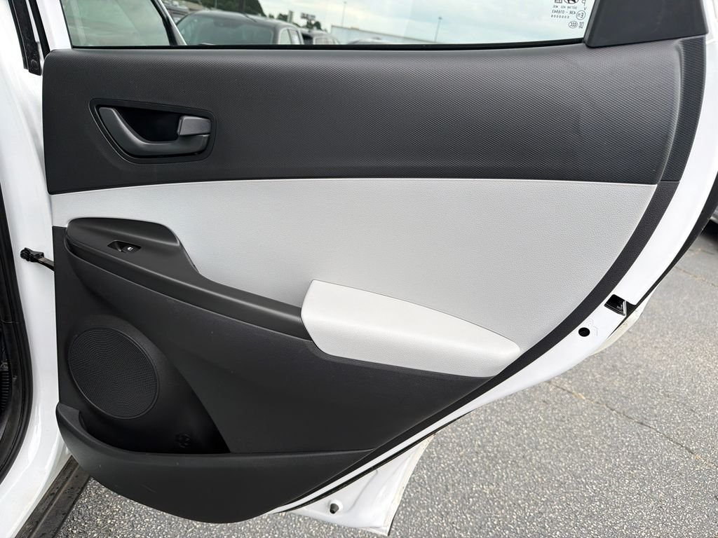 Used 2023 White Hyundai SEL image 16