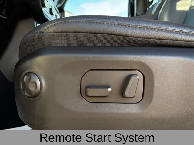 New 2025 Black Clearcoat Jeep High Tide image 13