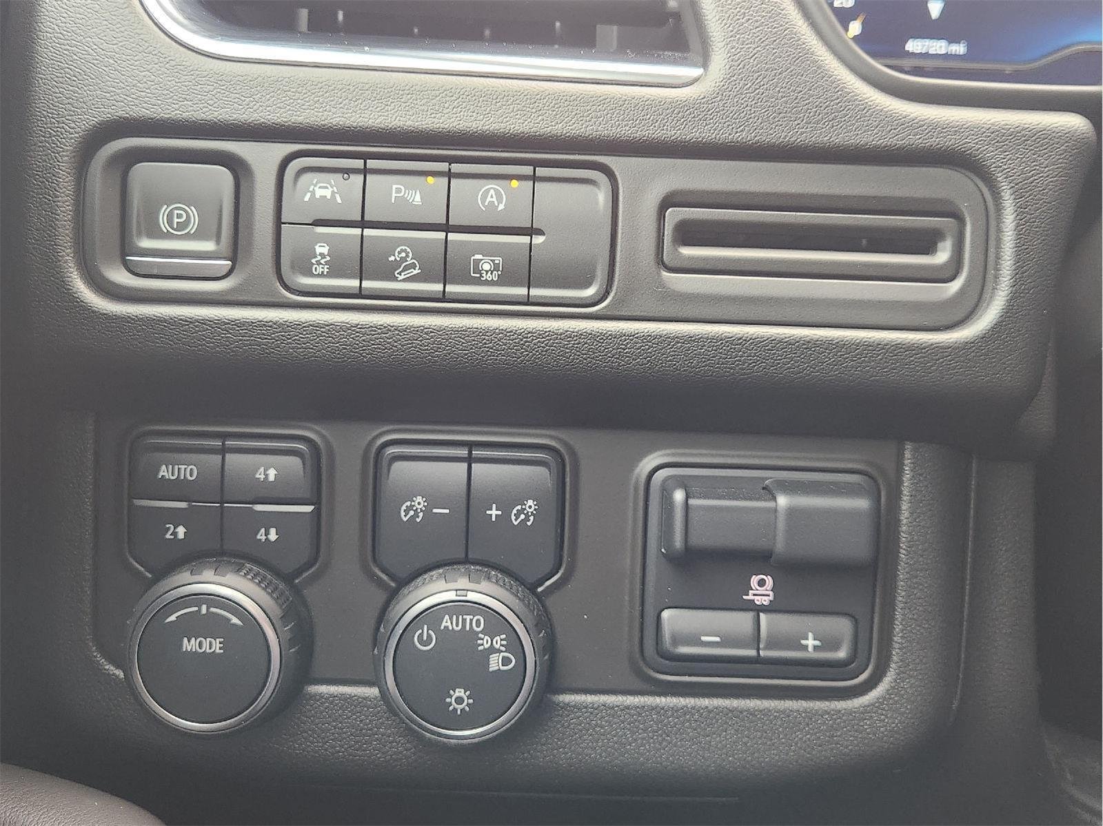 2024 Chevrolet Suburban photo 23 of 35
