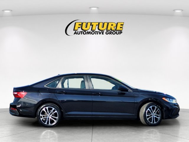 Used 2025  Volkswagen 1.5T Sport image 3