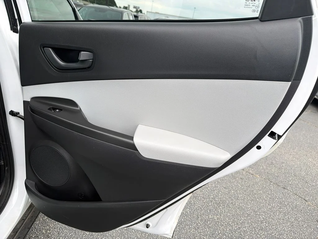 Used 2023 White Hyundai SEL image 16