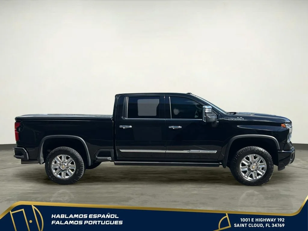 Used 2024 Black Chevrolet High Country image 7