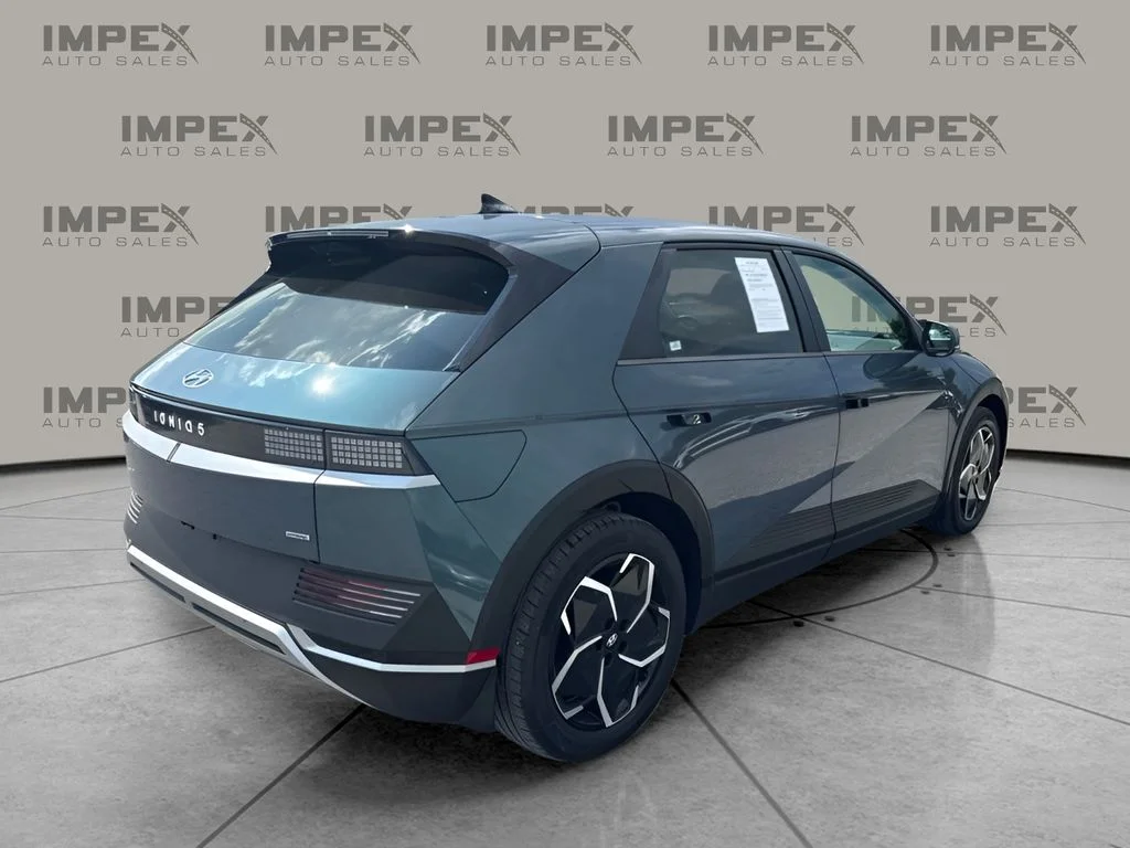 Used 2023 Green Hyundai SEL image 5