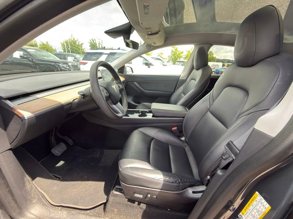 Used 2020  Tesla Long Range image 4