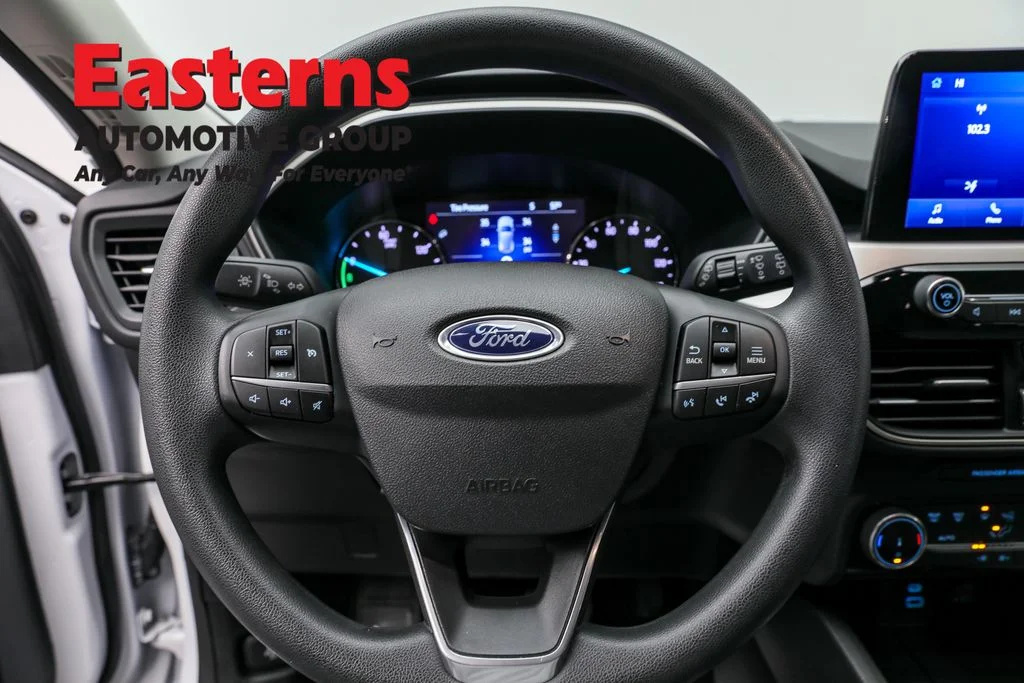 Used 2022 White Ford SE image 10