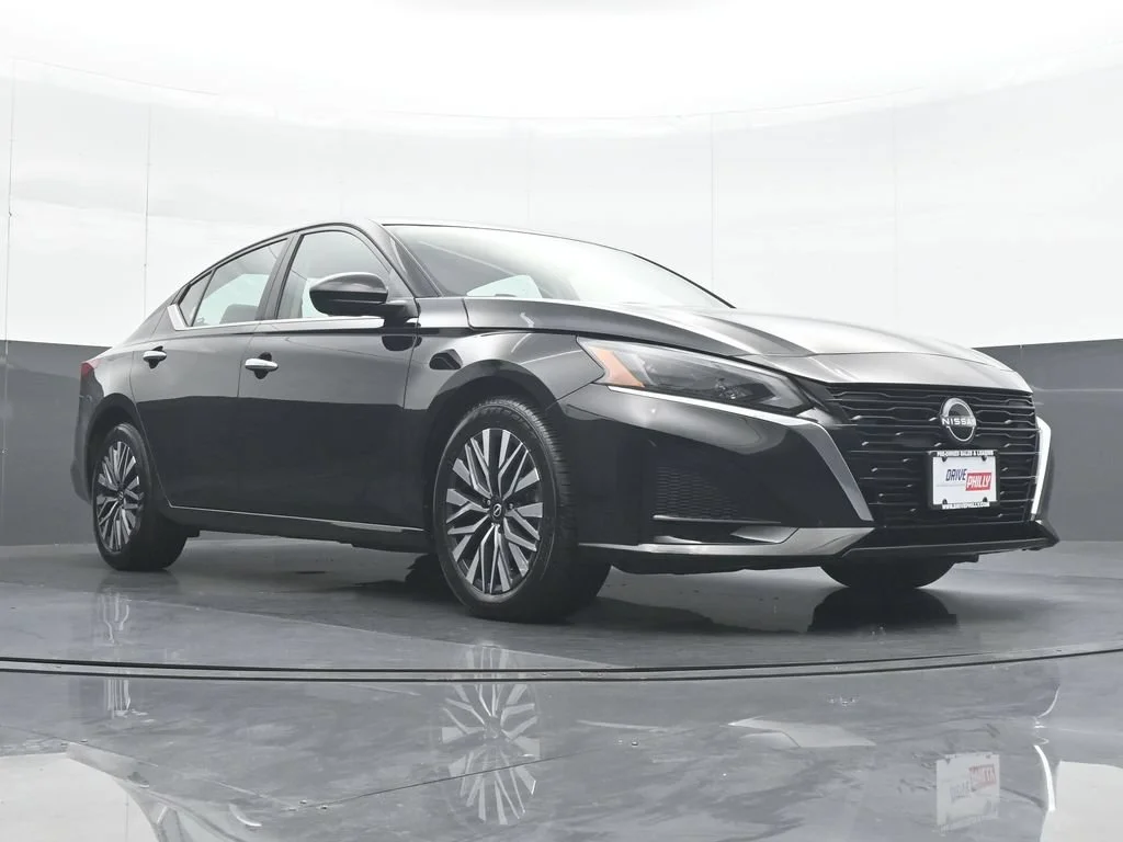 Used 2024 Black Nissan 2.5 SV image 33