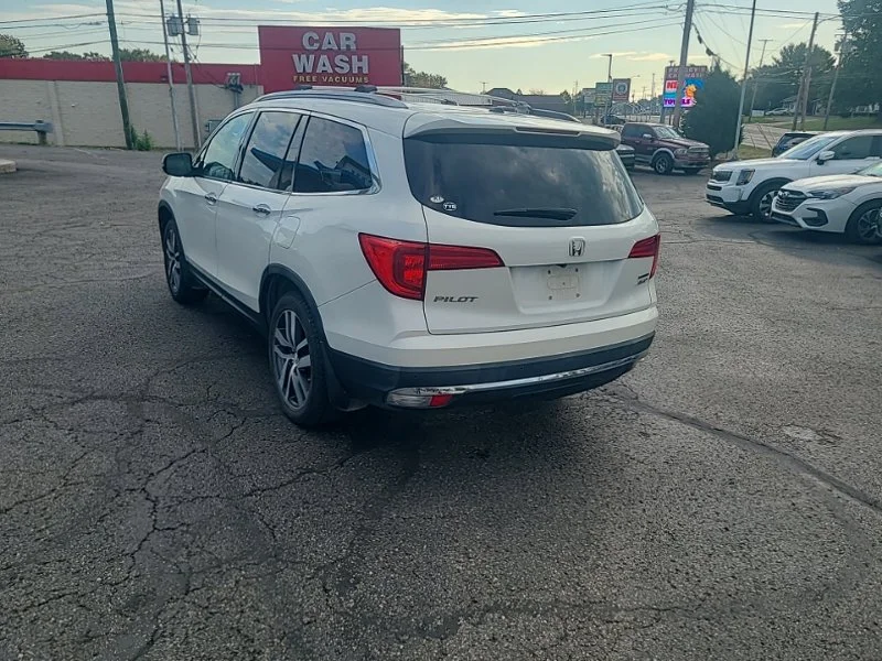 Used 2017 White Honda Touring image 4