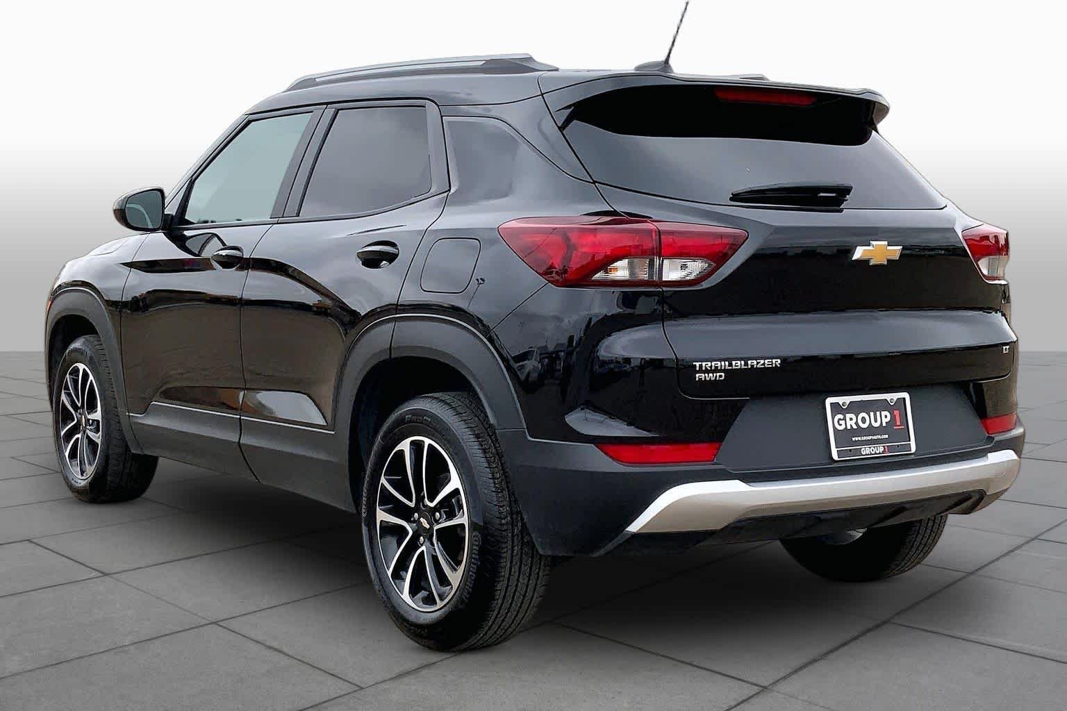 Used 2025 Mosaic Black Metallic Chevrolet LT image 12