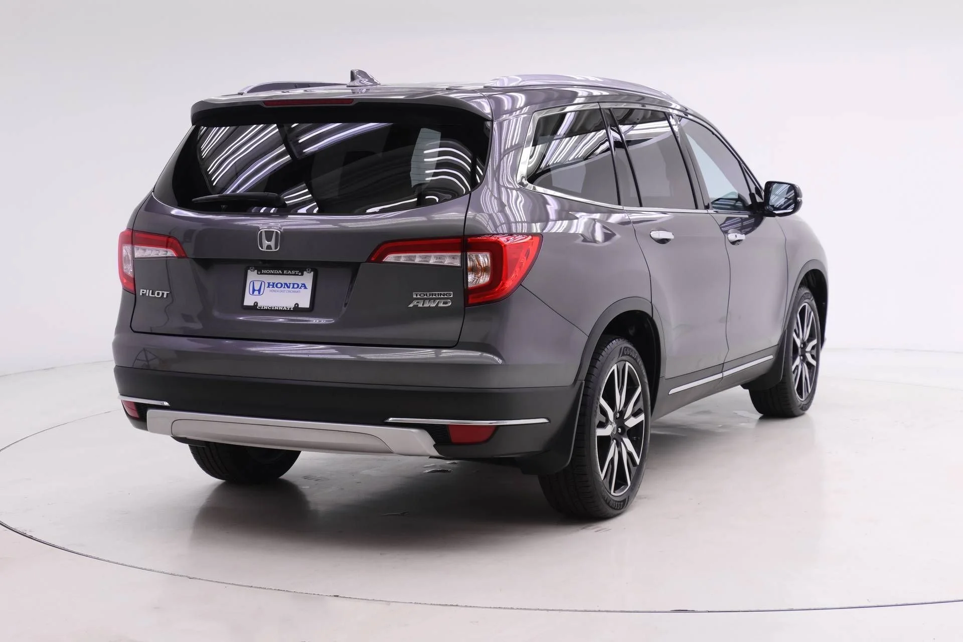Certified Used 2021 Gray Honda Touring image 2