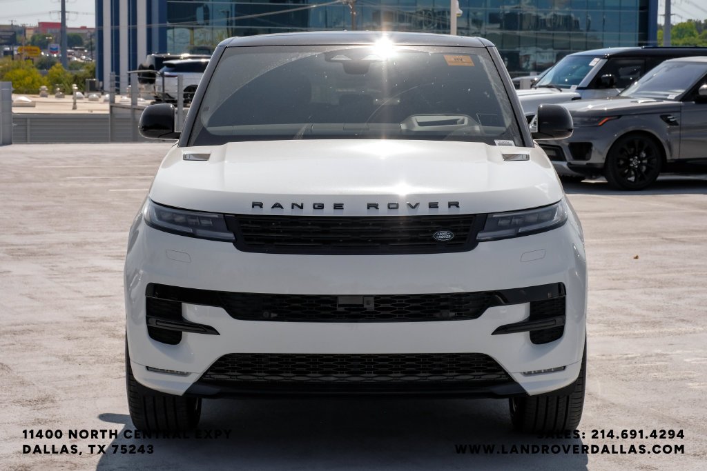 New 2026 Fuji White Land Rover Dynamic SE image 3