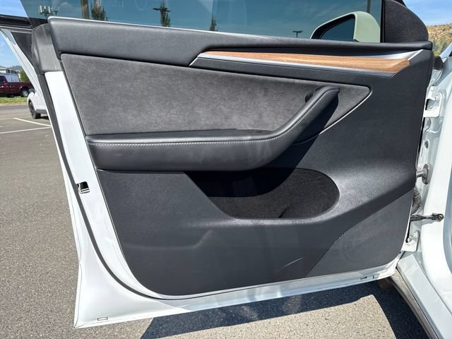 Used 2022  Tesla Performance image 17