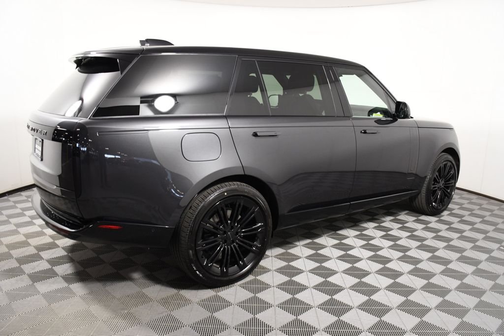 New 2026 Carpathian Gry Land Rover SE image 7
