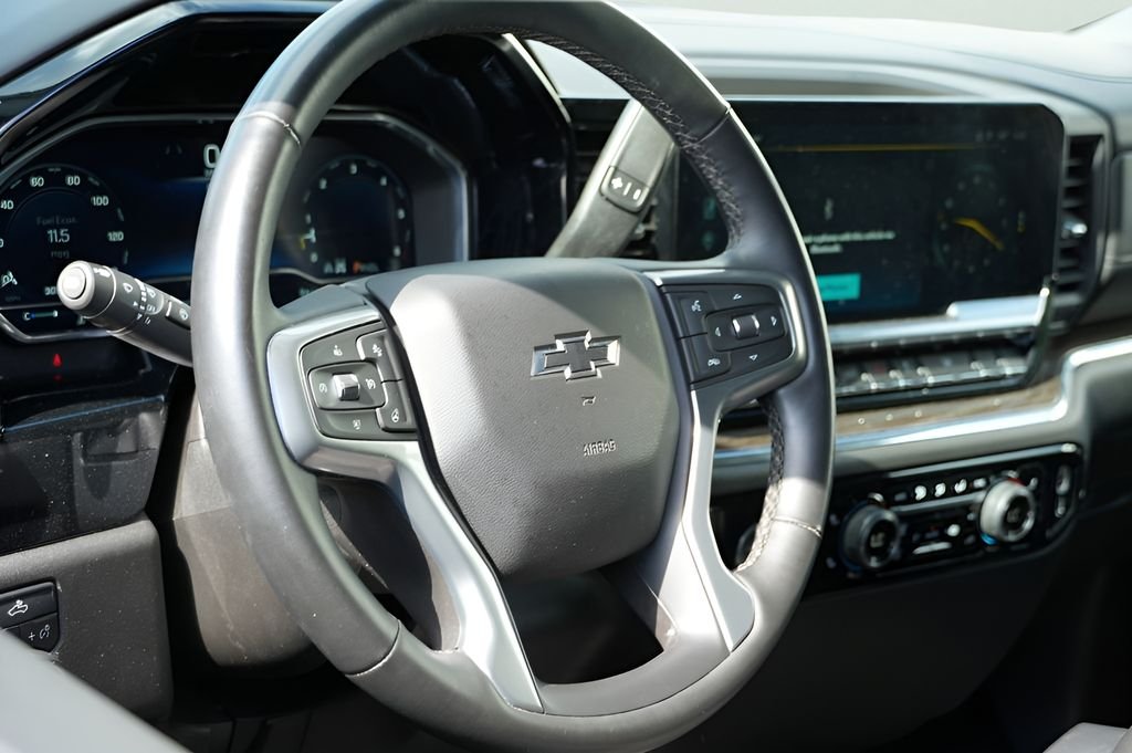 Used 2024 Summit White Chevrolet RST image 17