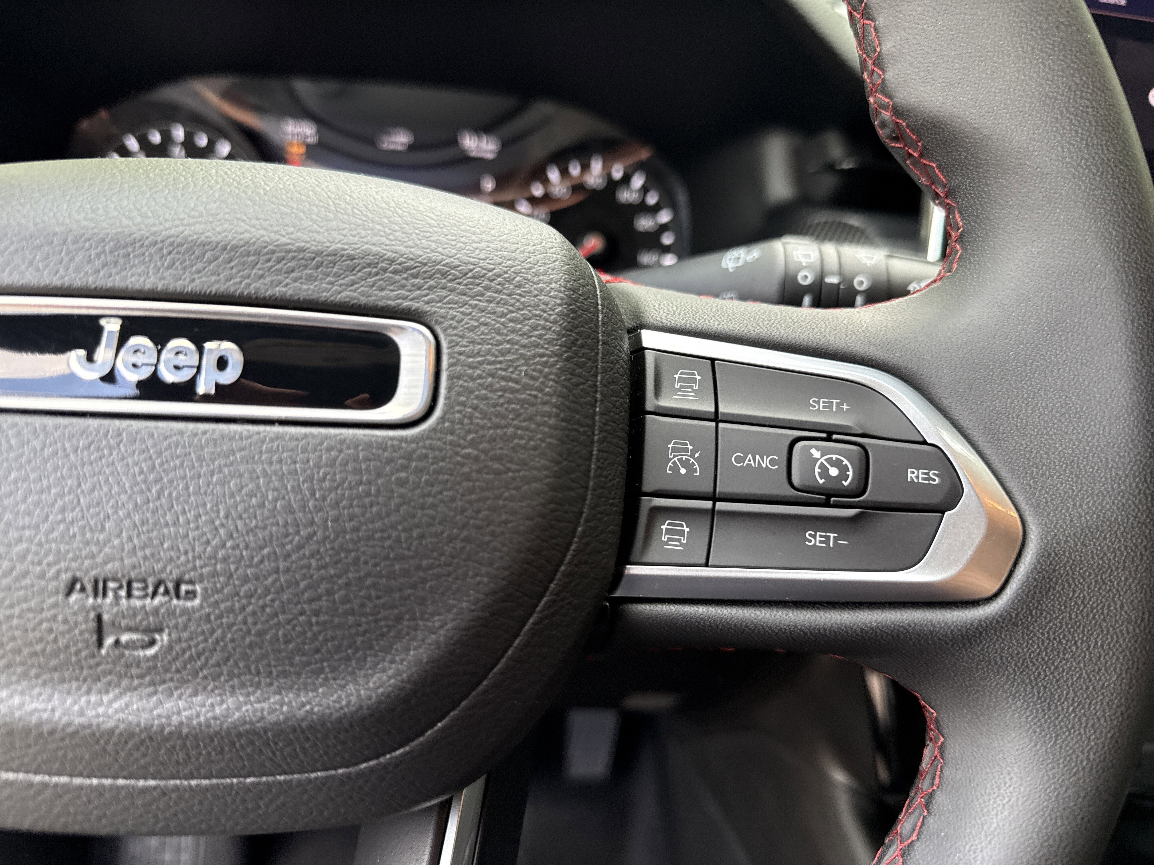 Used 2025 Bright White Clearcoat Jeep Trailhawk image 25