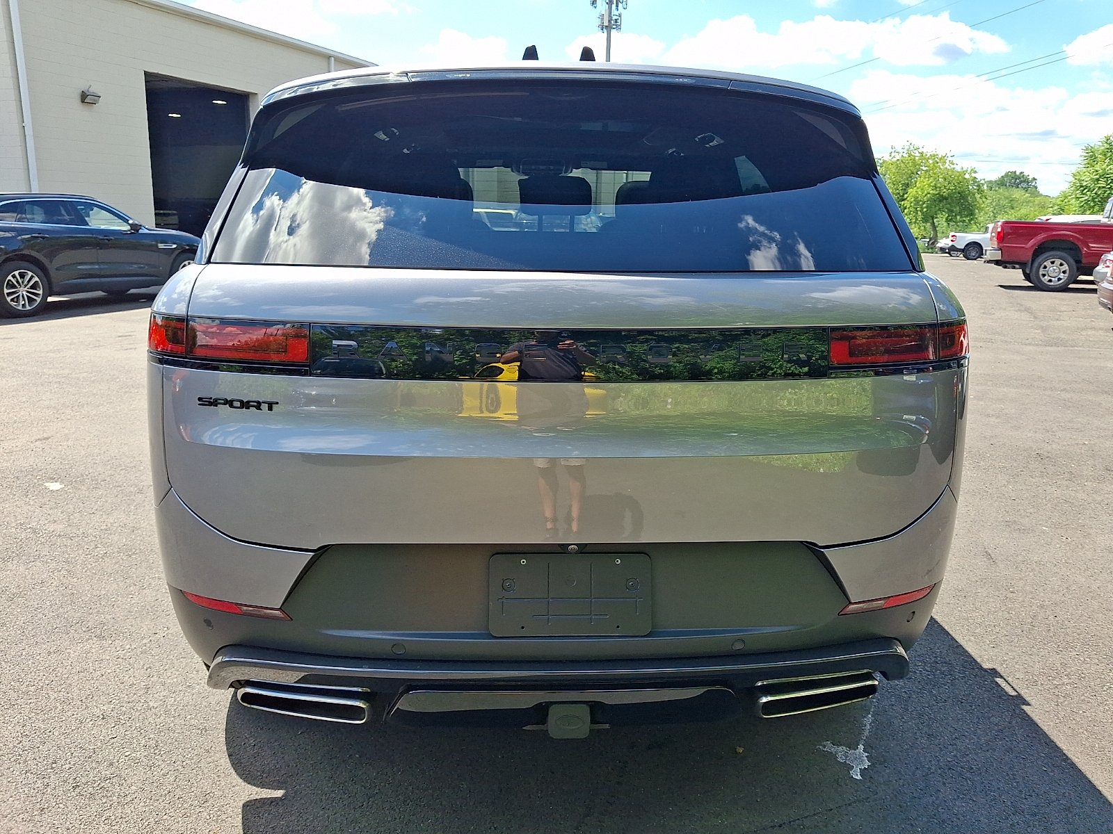 Certified Used 2024 Borasco Grey Metallic - 1CN Land Rover SE image 5