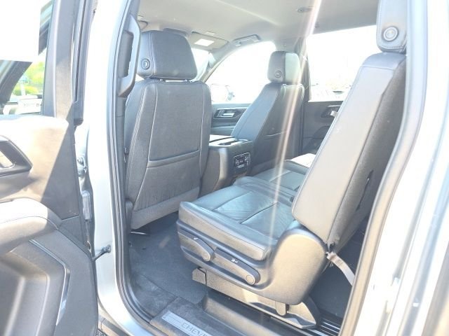 Used 2025 Gray Chevrolet Z71 image 27