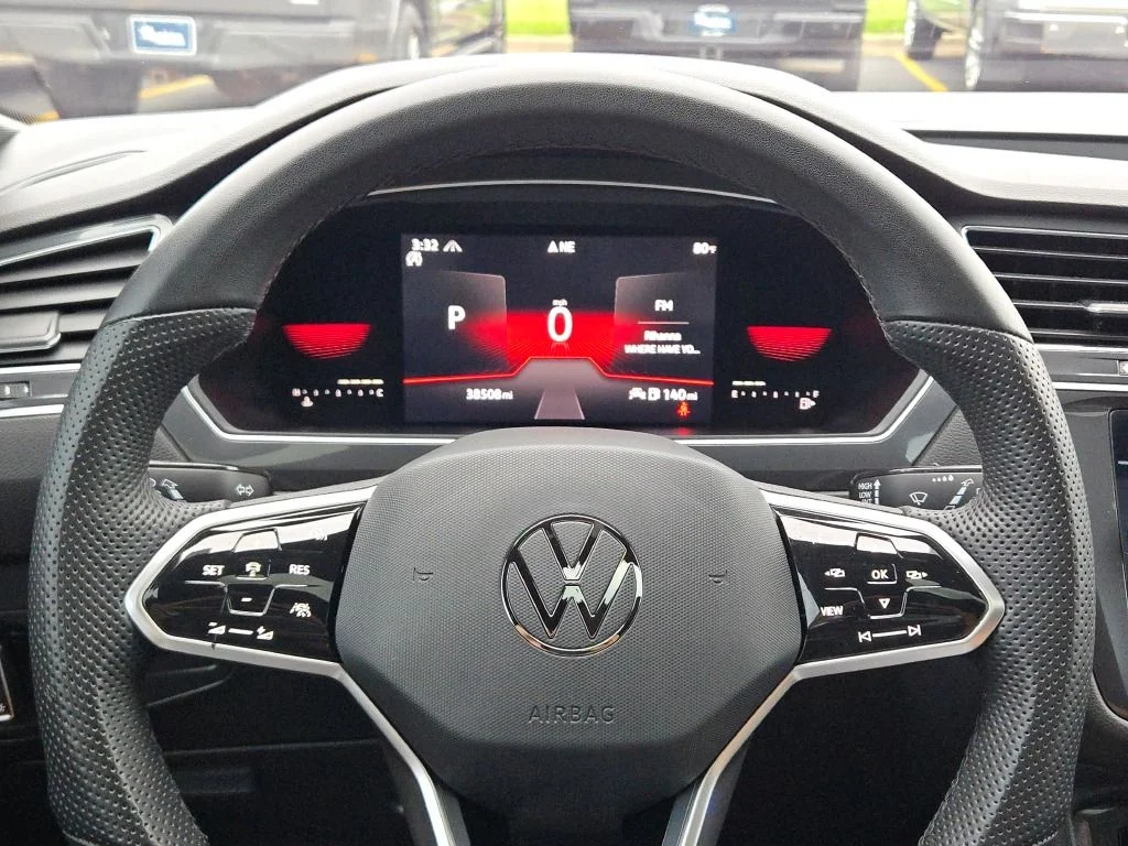 Used 2022 Black Volkswagen 2.0T SE R-Line Black image 31