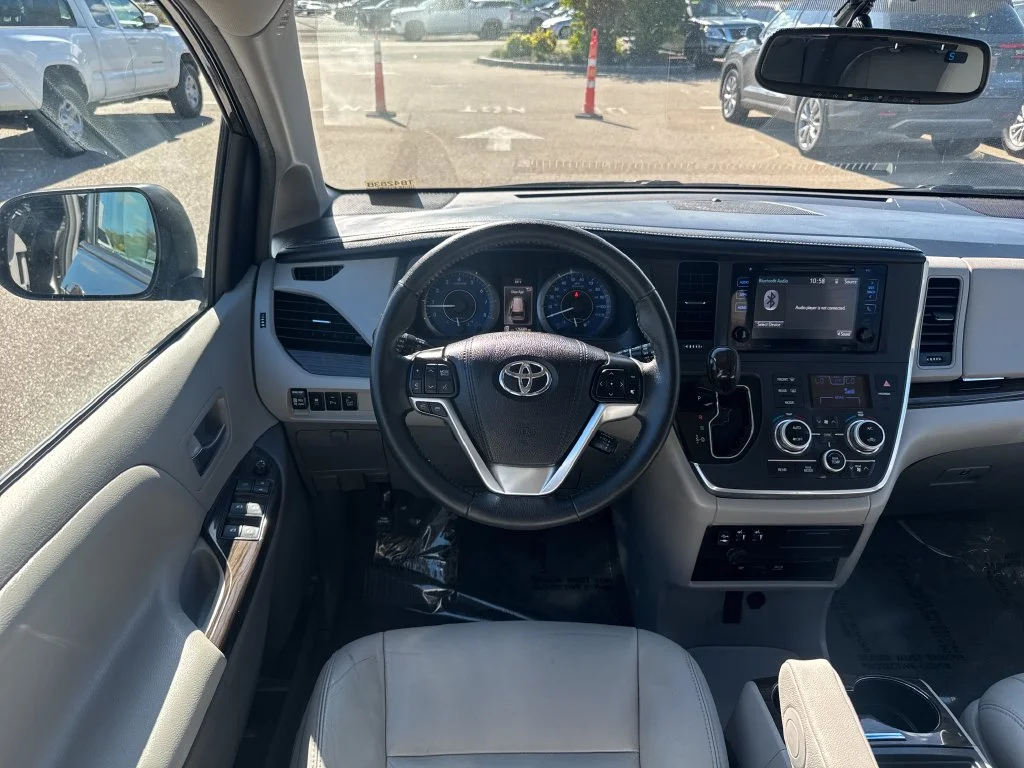 Used 2017 Gray Toyota XLE Premium image 14