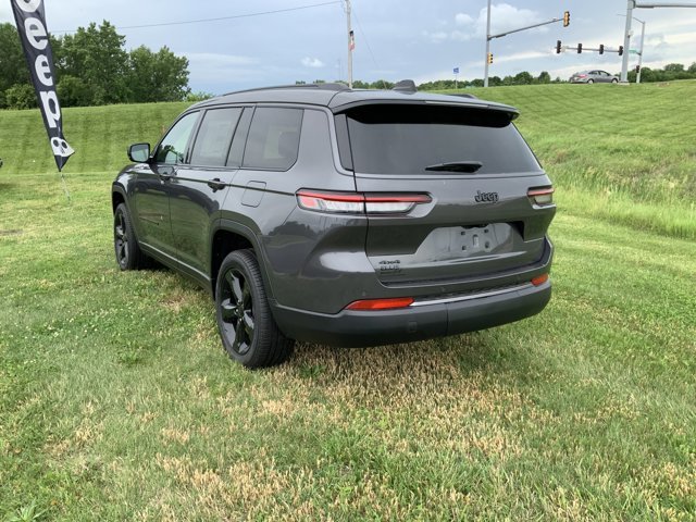 New 2026 Baltic Gray Metallic Clear-Coat Exterior Paint Jeep Limited image 3