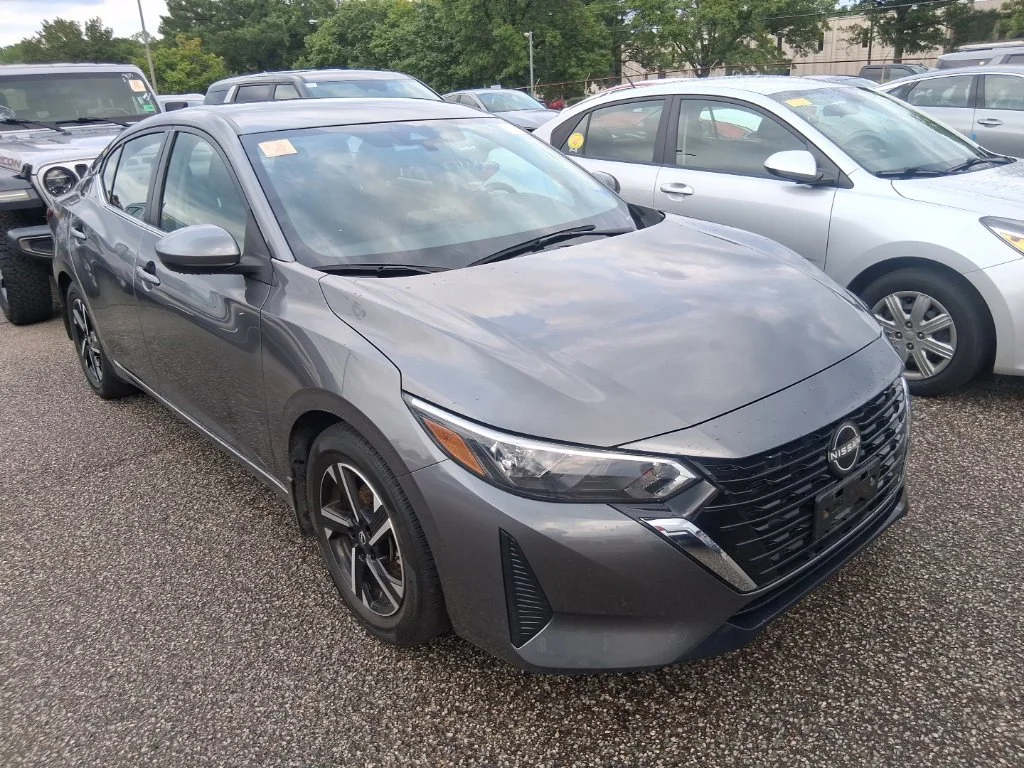 Used 2025 Gray Nissan SV image 3