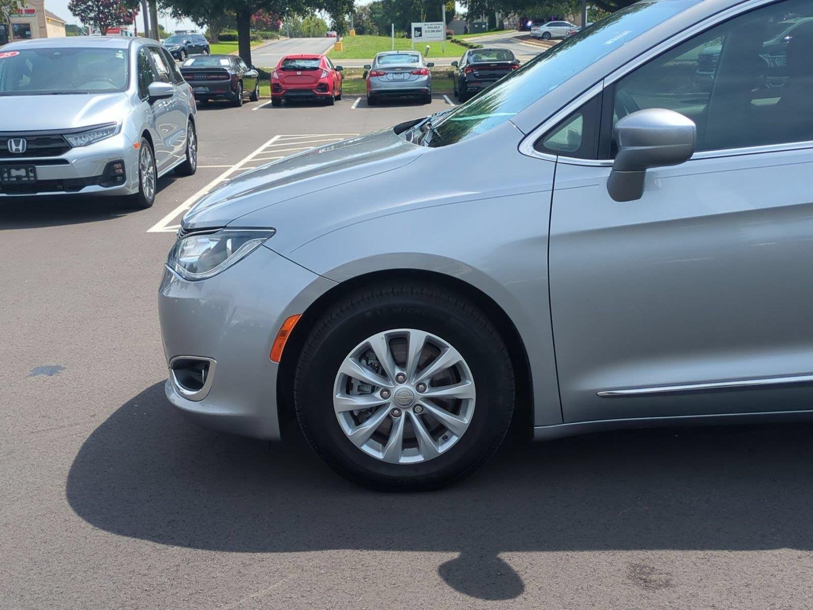 Used 2017 Billet Silver Metallic Clearcoat Chrysler Touring-L image 10