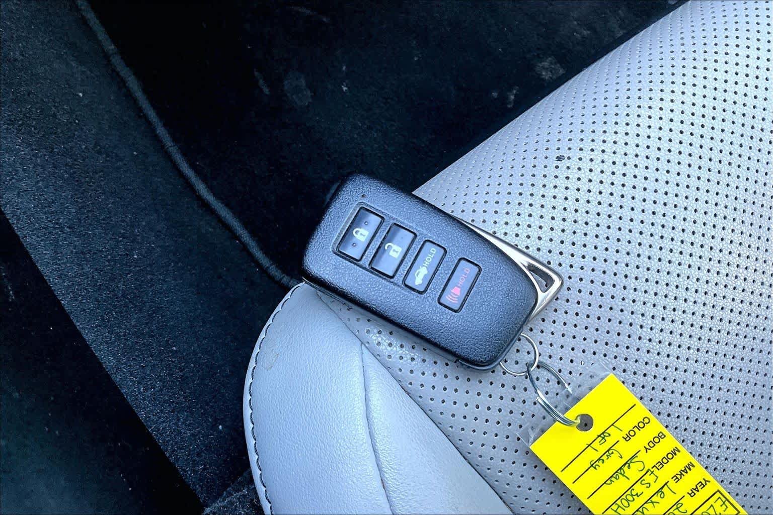 Used 2014 Nebula Gray Pearl Lexus Hybrid image 11