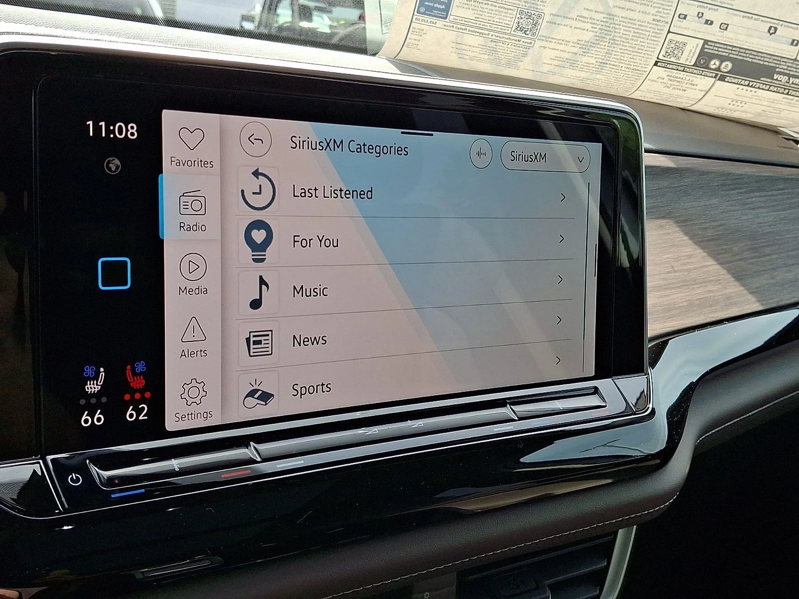 New 2026 0P0P/OPALWHTPRL Volkswagen 2.0T SEL image 16