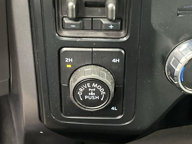 Used 2025 Oxford White Ford XLT image 16