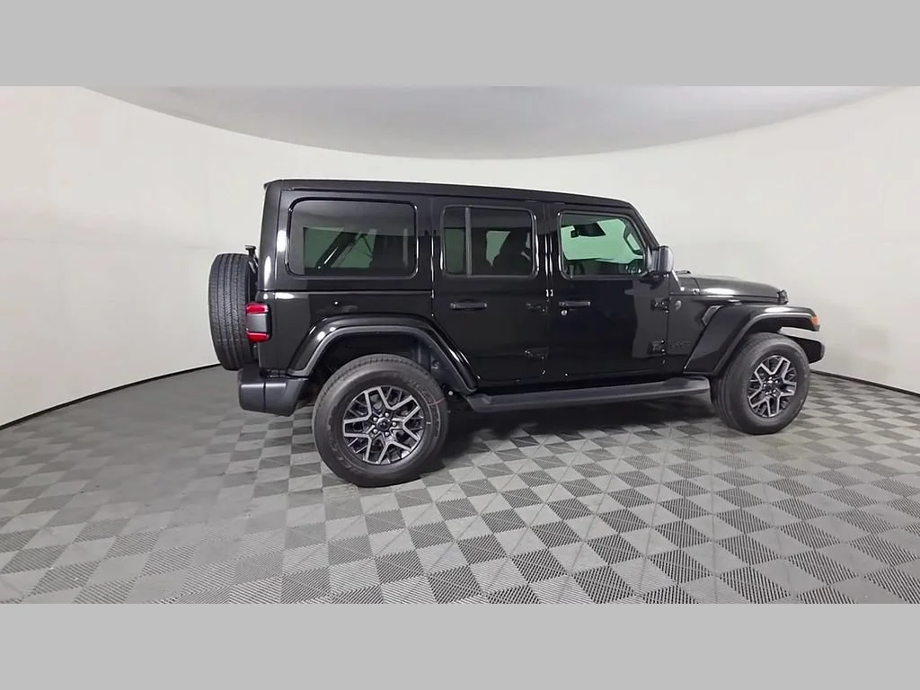 New 2026 Black Clear-Coat Exterior Paint Jeep Sahara image 24