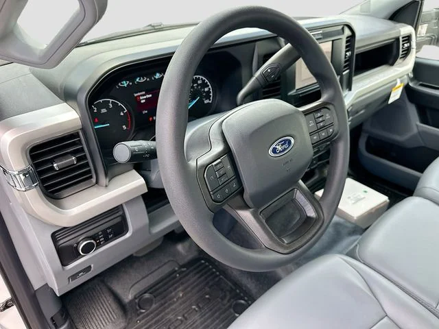 New 2025 Oxford White Ford XL image 7