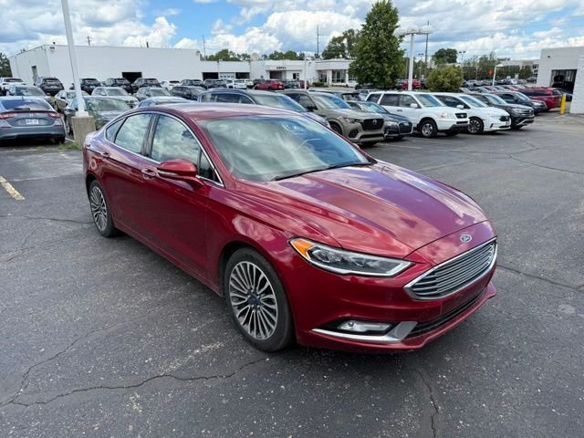 Used 2017 Red Ford SE image 4