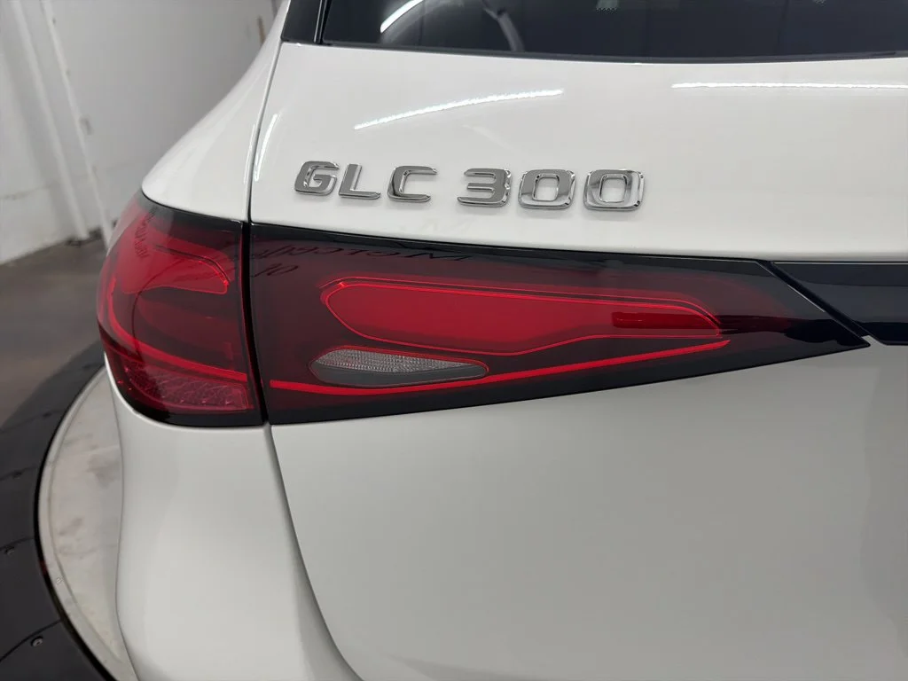 Used 2026 White Mercedes-Benz GLC 300 image 11