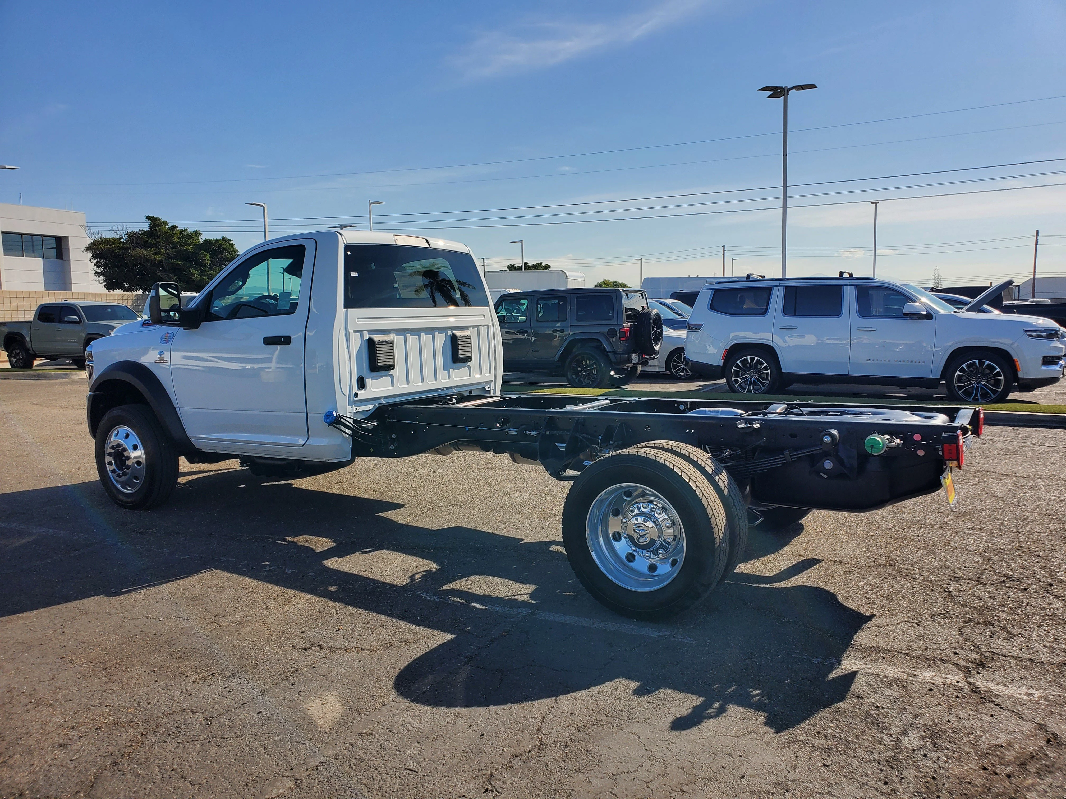 New 2026 Bright White Clear-Coat Exterior Paint RAM Tradesman image 6