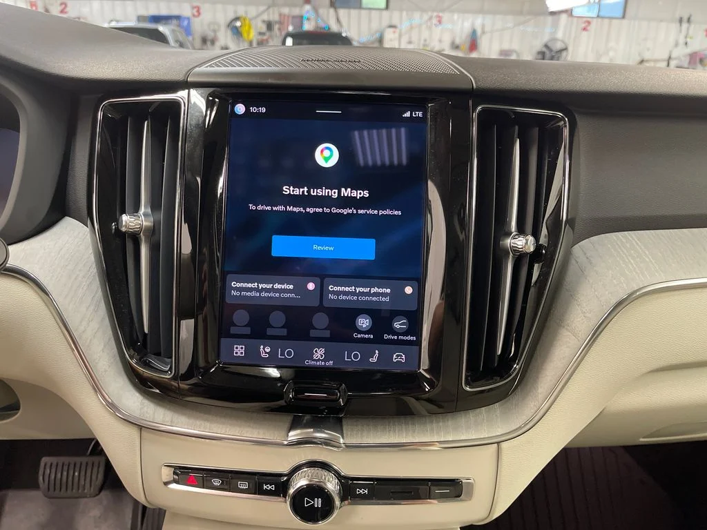Certified Used 2025 Blue Volvo T8 Plus image 19